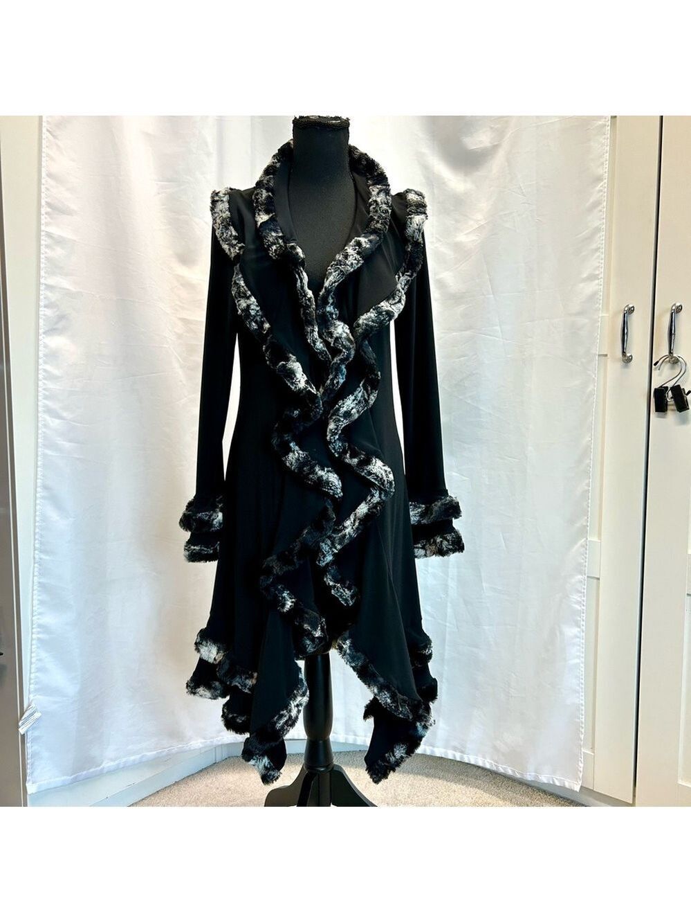 Joseph Ribkoff black ruffle faux fur trim duster cardigan Sz 6 open front - Picture 5 of 14